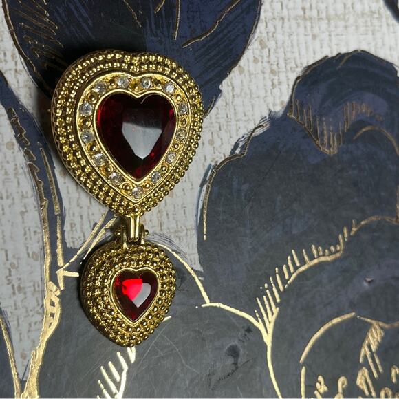 Vintage Victoria’s Secret oversized romantic red heart CZ gold Collectible pin - Picture 3 of 10